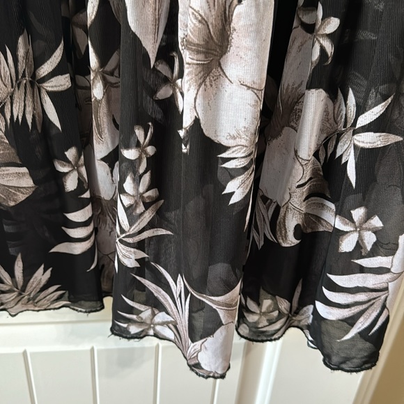 Skirt - Picture 2 of 3